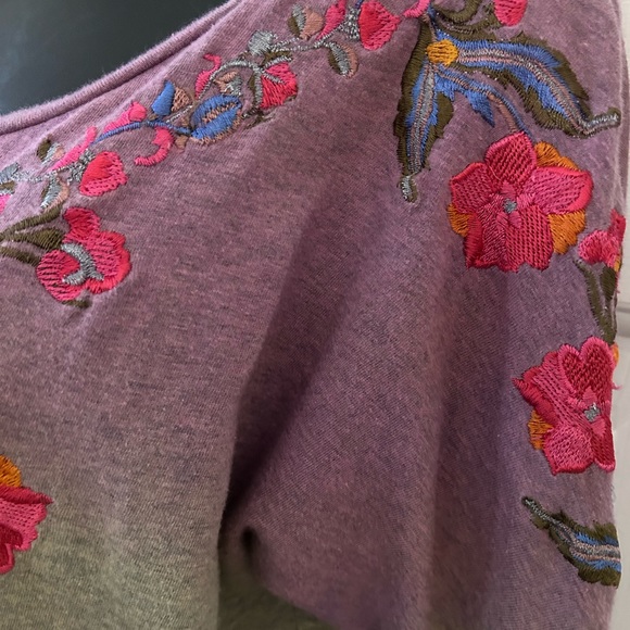 SALE NWOT Sundance embroidery flower long sleeve ombré T shirt🌸❤️ - Picture 5 of 7